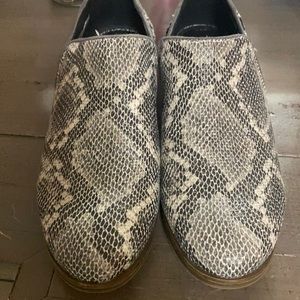 Brand new never worn Tom shoes